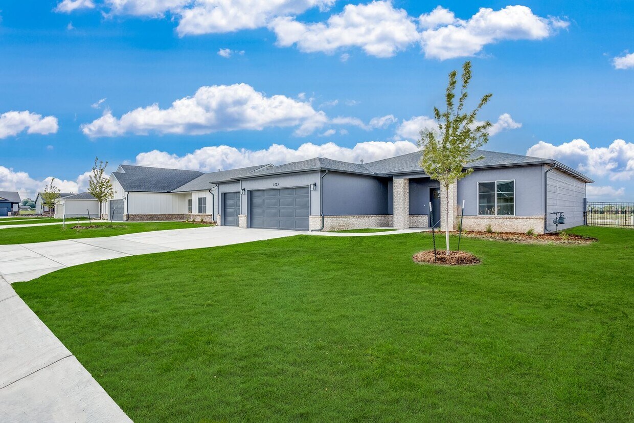 Primary Photo - 1025 Long Path Ct