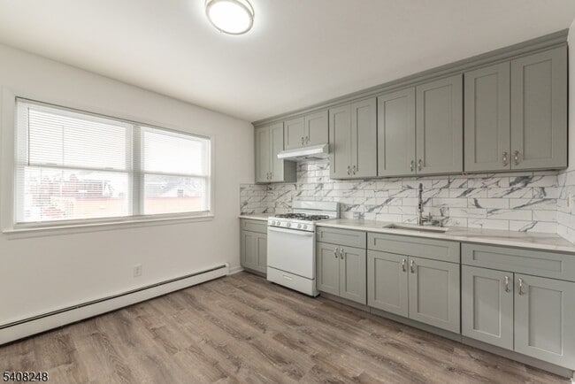 Building Photo - 20 Halsey Ave