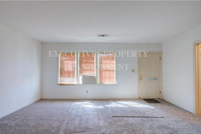 Building Photo - 859 W 21st St