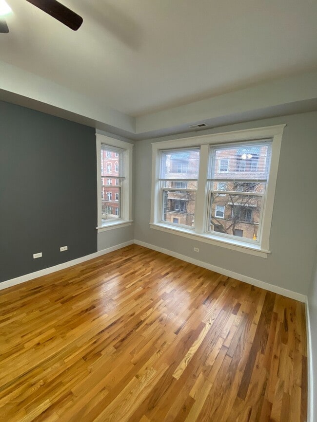 Building Photo - 7456 N Greenview Ave