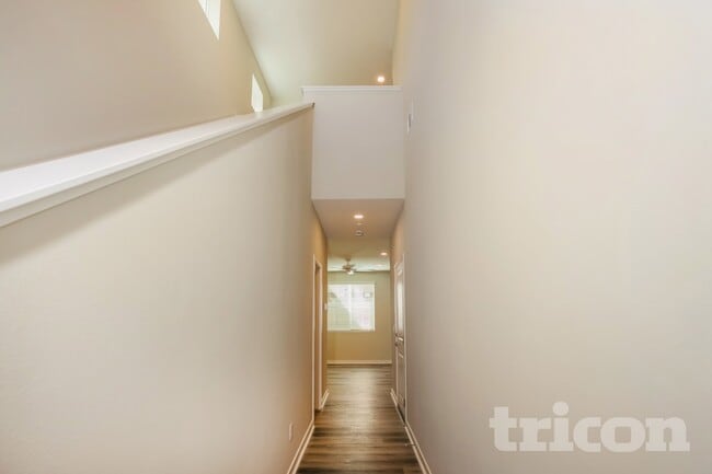 Building Photo - 31558 Dwight Dr