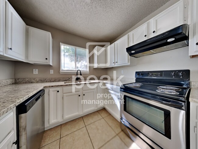 Foto del edificio - $1799! Beautiful 3Bed/2Bath home! Tour and...