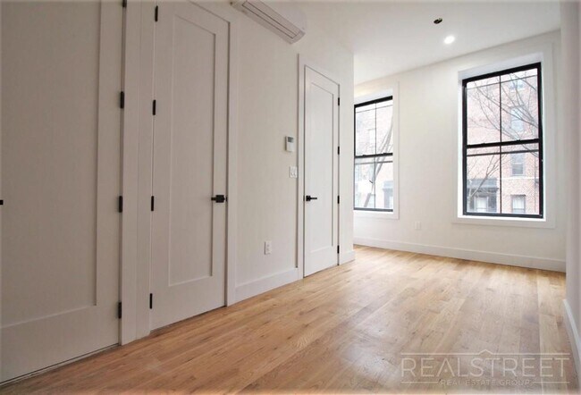 Foto del edificio - Stunning Modern Studio w Full Amenities