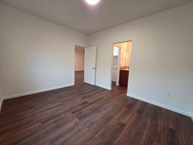 Foto del edificio - 2020 E Seeger Ave