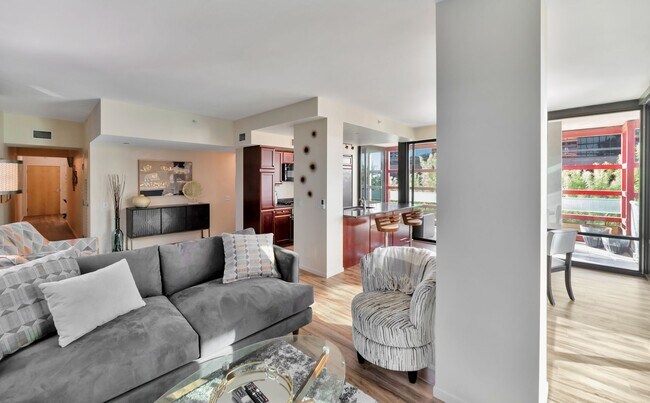 Foto del edificio - Rates Vary: $3,495 - $5,995