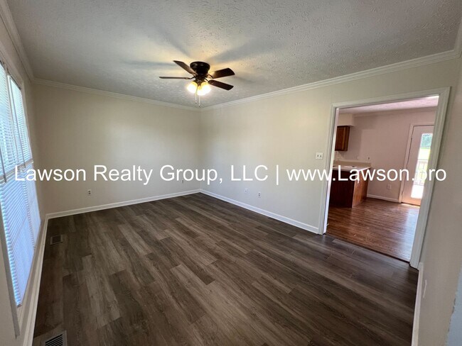Building Photo - Charming Home - Convenient Location