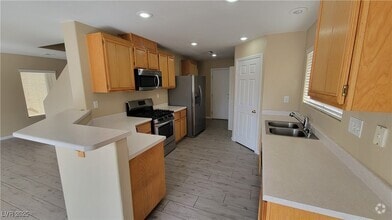 Building Photo - 6217 Mercer Valley St