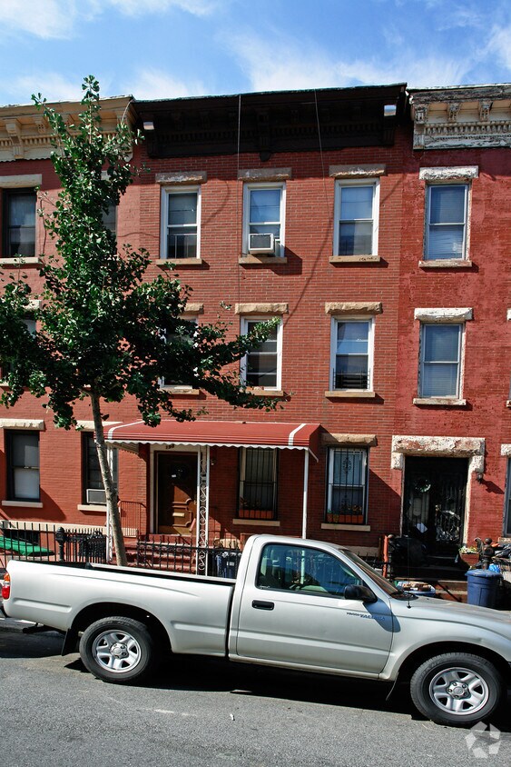Building Photo - 198 13th St