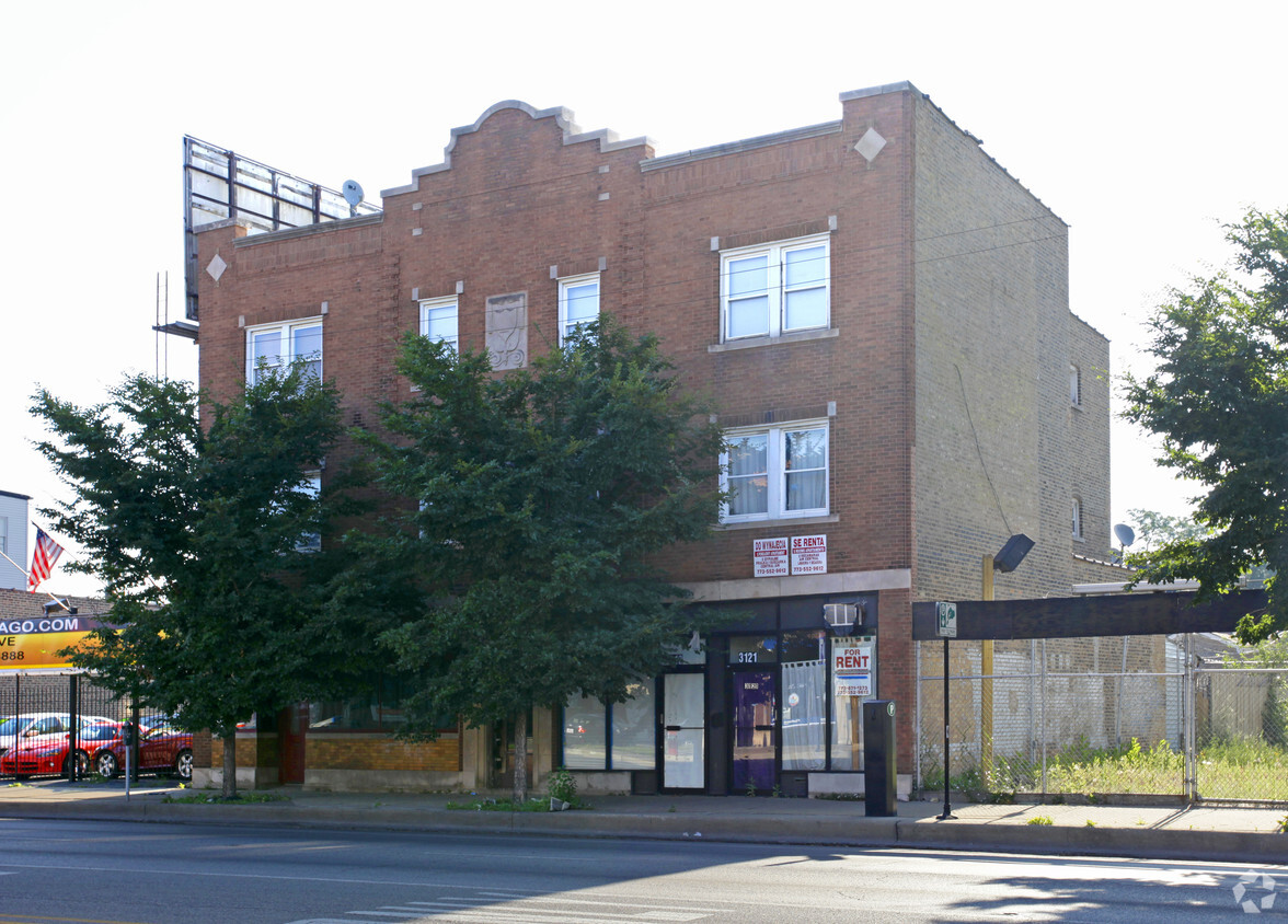 Foto principal - 3121-3123 N Cicero Ave