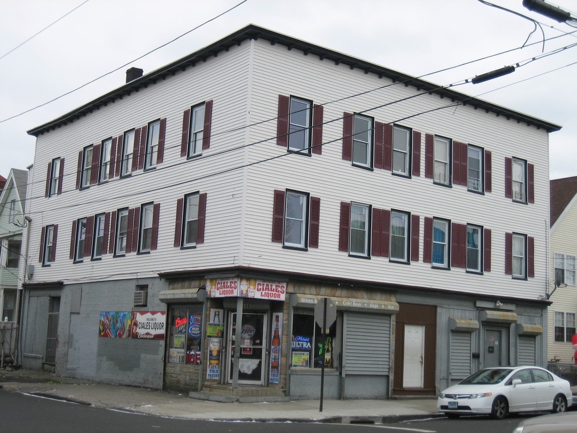 Building Photo - 534-540 Hallett St