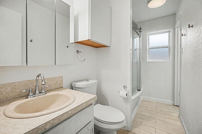 Foto del edificio - 1105 E Brown Ln