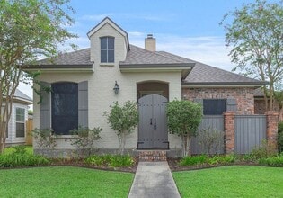 Building Photo - 1001 Southlake Cir