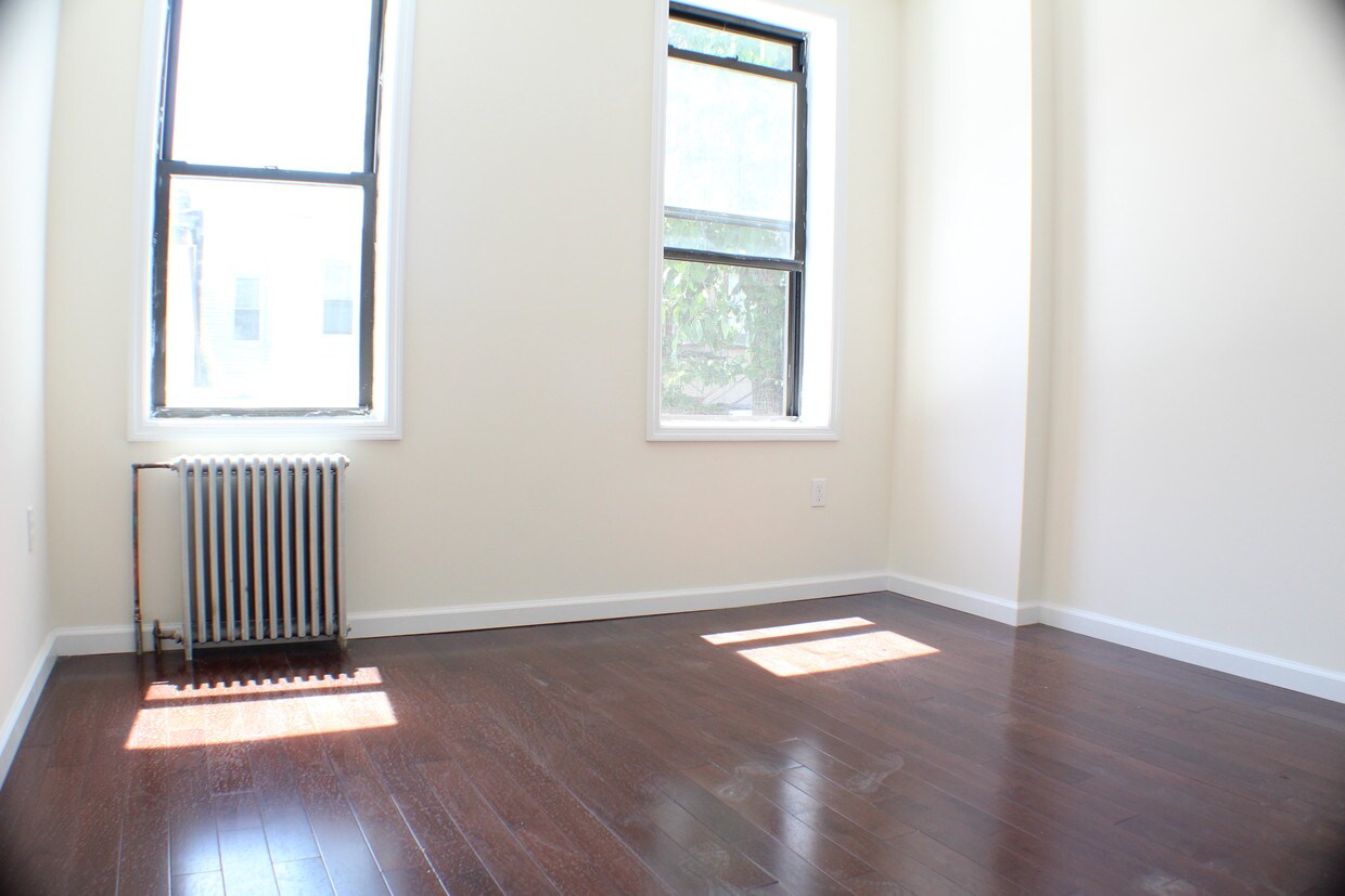 Primary Photo - 702 Fairview Ave
