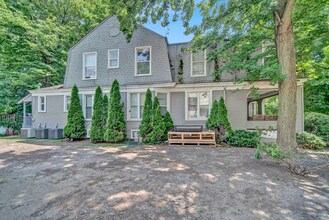 Building Photo - 909 Gaffield Pl