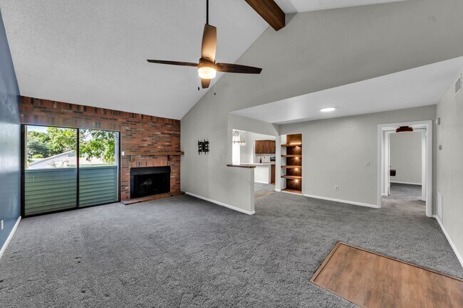 Building Photo - 4114 Pinelake Ln