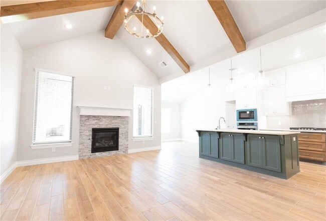 Foto del edificio - Brand New Stunning and Spacious 4 Bedroom 2 Bath Home in Yukon Schools