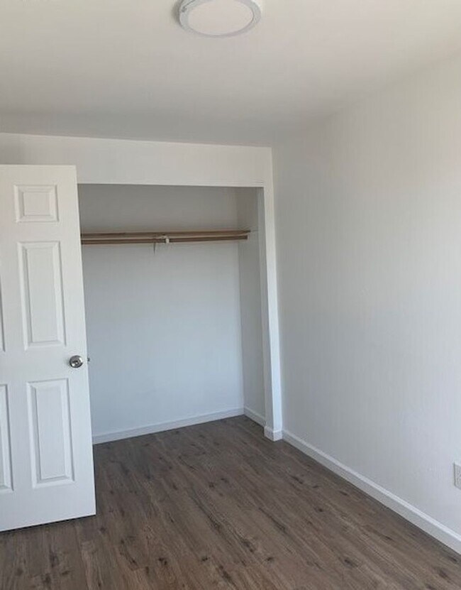 Building Photo - 2 Bedroom Apartment