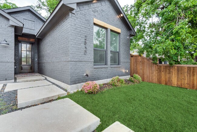 Foto del edificio - 2830 S Marsalis Ave