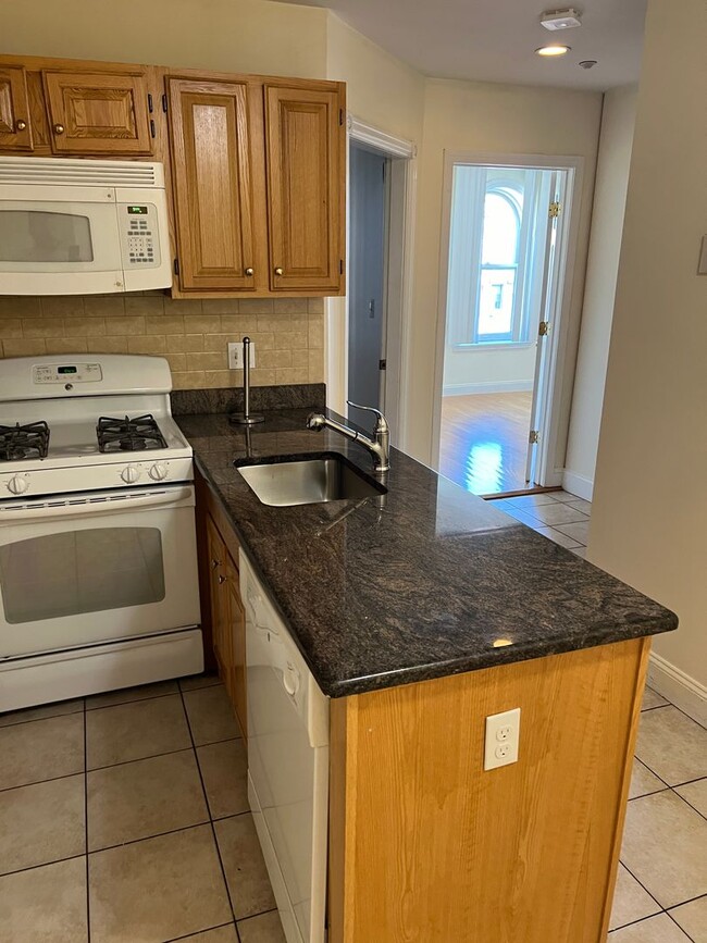 Building Photo - 90 Westland Ave