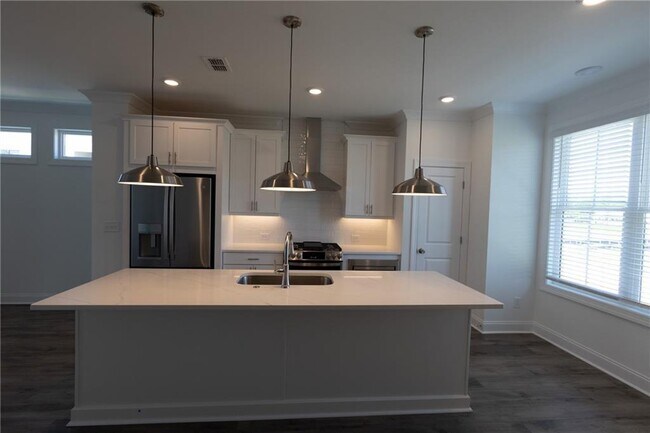 Building Photo - 542 Healy Dr