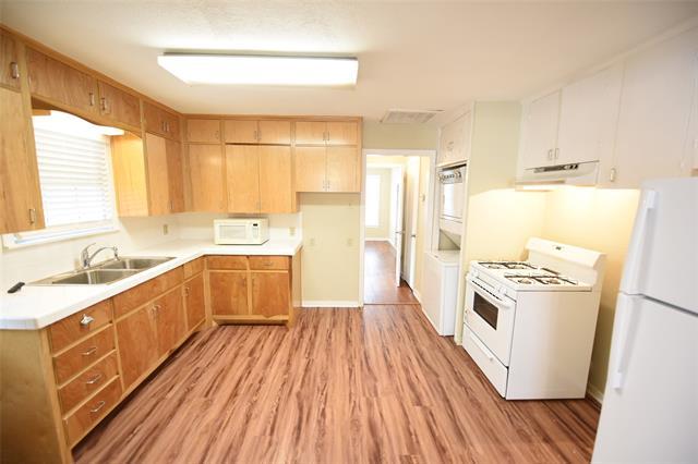 Building Photo - 3206 Sandage Ave