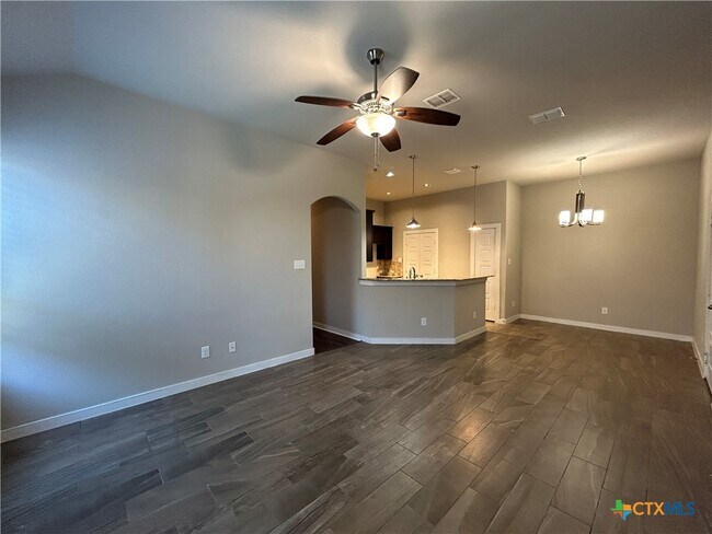 Building Photo - 537 Creekside Frst