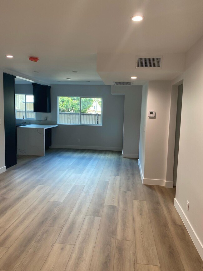 Foto del edificio - 1466 S Canfield Ave