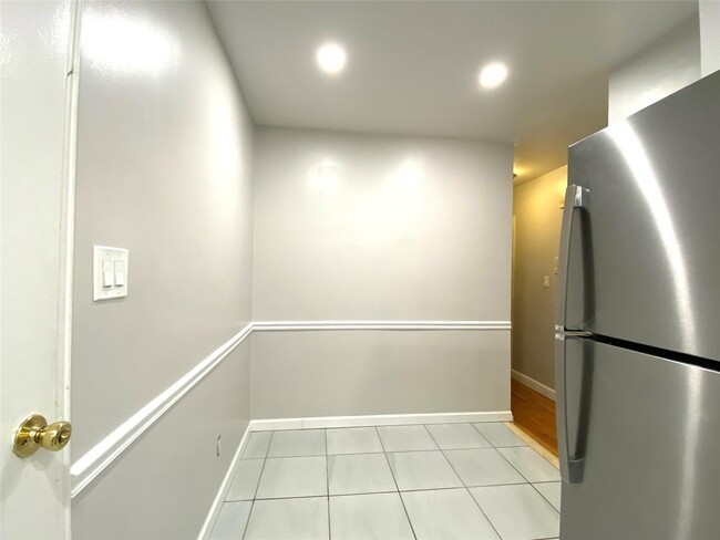 Foto del edificio - 210-15 42nd Ave