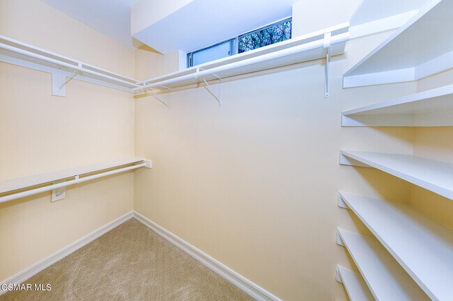Building Photo - 26015 Redbluff Dr