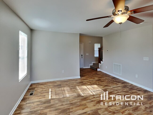 Building Photo - 927 Canyon Creek Dr