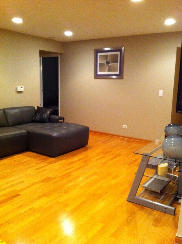 2050 Valencia Dr Unit 211, Northbrook, IL 60062 Condo for Rent in
