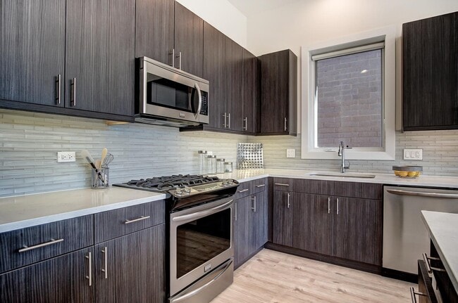 Foto del edificio - 2518 W Addison St
