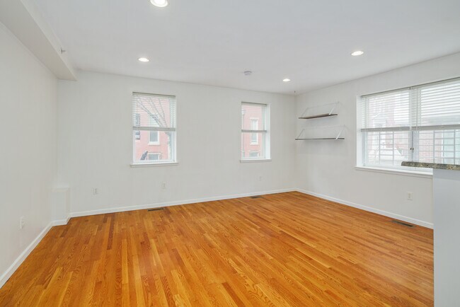 Building Photo - 303 S 11th St