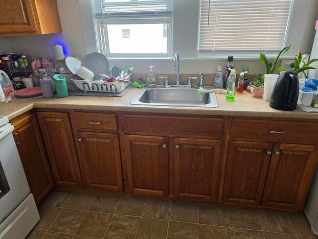 Building Photo - 28 6th St