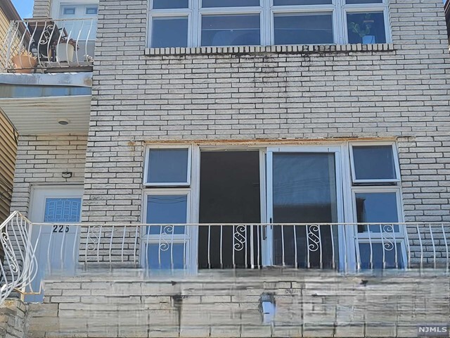 Building Photo - 226 Cliff St