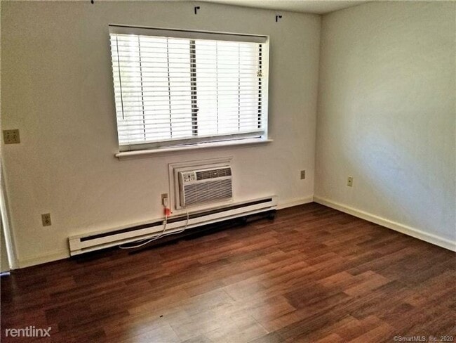 Building Photo - 1 br, 1 bath Condo - 150 mark lane m4 Unit m4