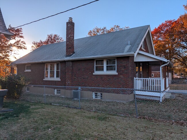 Vista lateral - 6311 Garesche Ave