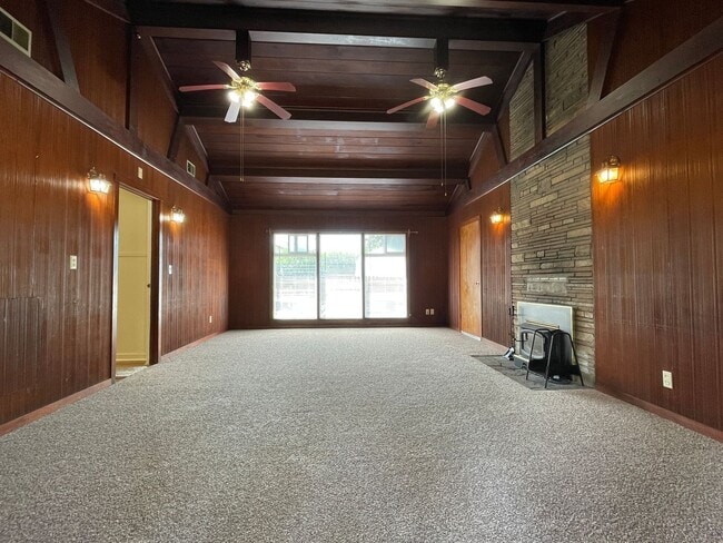 Building Photo - Blue Lake - 3 Bedroom, 1.5 Bath