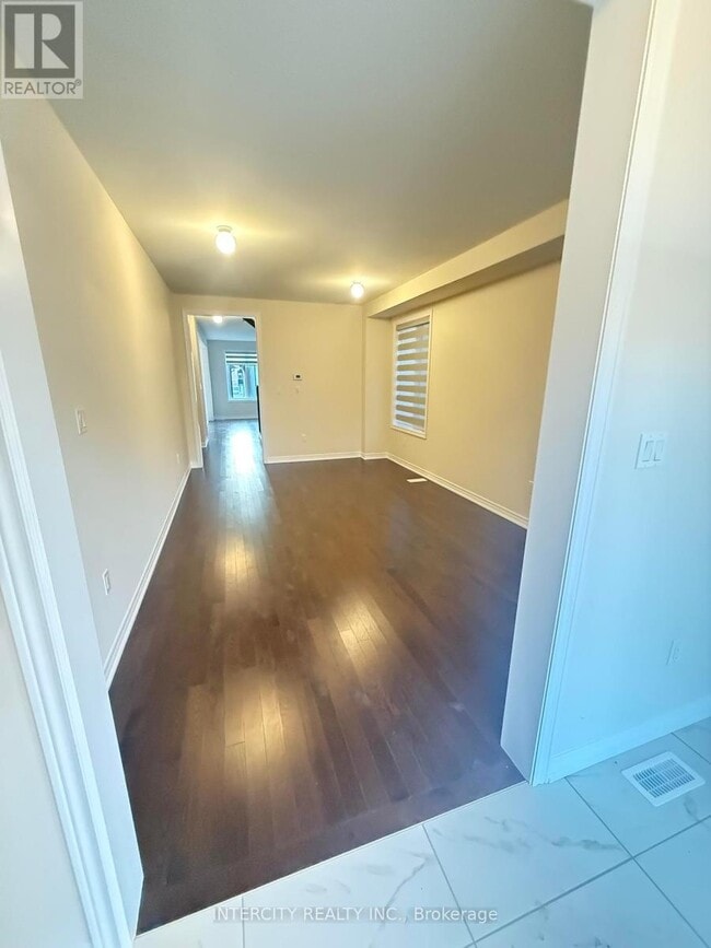 Building Photo - 429 Kennedy Cir W