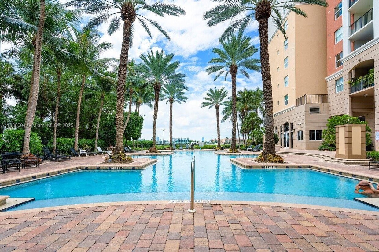 Foto principal - 17100 N Bay Rd