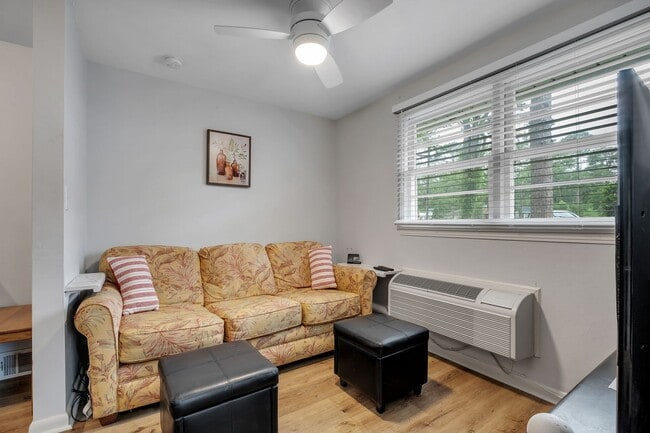 Building Photo - Old Town Furnished Studio Unit