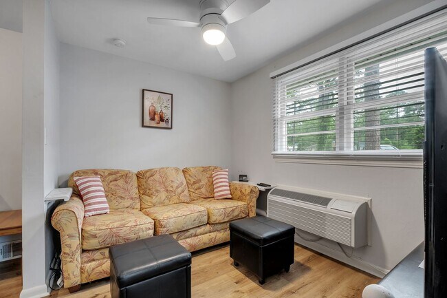Foto del edificio - Old Town Furnished Studio Unit