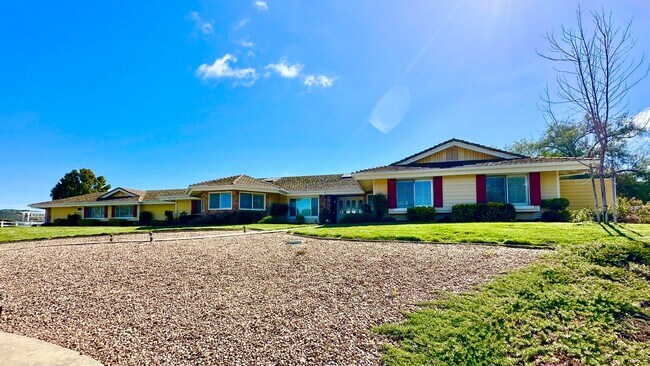 Building Photo - Stunning Custom Single-Story Home in Beaut...