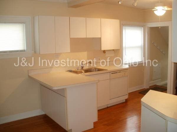 Building Photo - 5433 Flowerdale Ave