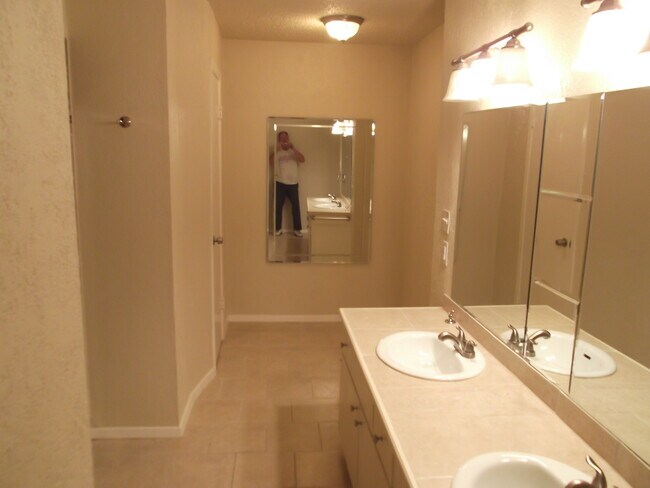 Bath 1 - 418 Westview Ter