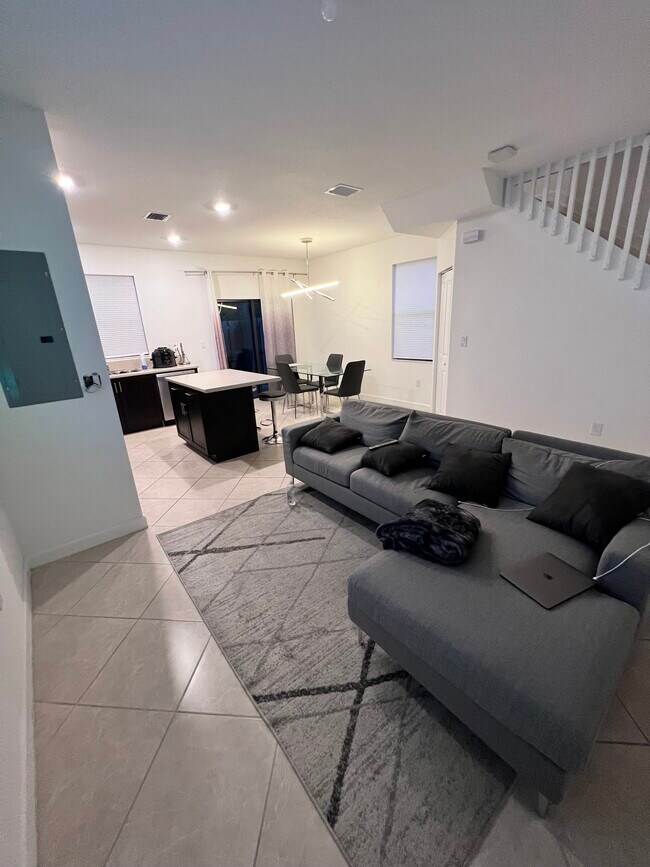 Photo - 570 NE 207th St Townhome