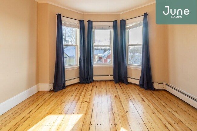 Foto del edificio - ROOM ONLY in 4-bed/1.0-bath Home