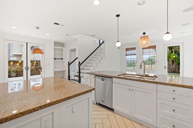 Building Photo - 2705 Plumeria Dr