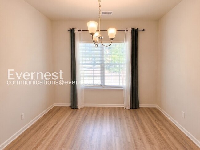 Building Photo - 3-Bed/2.5-Bath/ Pet Friendly/Available Soon!
