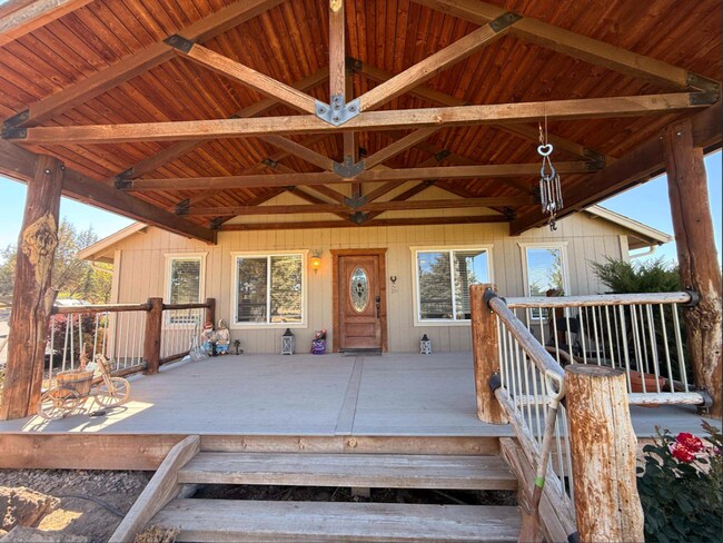 Foto del edificio - 2550 NW Coyner Ave